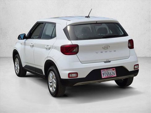 Certified 2025 Hyundai Venue SE FWD image 8