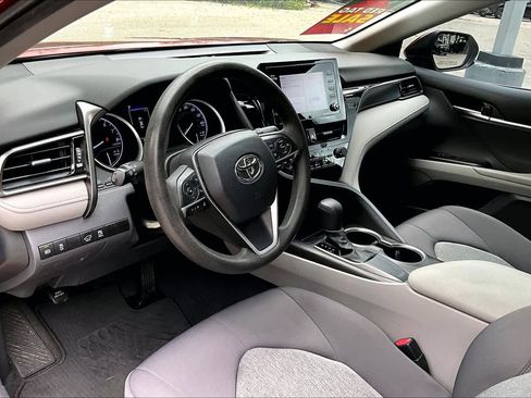 Used 2021 Toyota Camry LE image 18