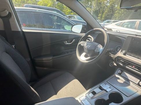 Used 2023 Hyundai Kona SE FWD image 11