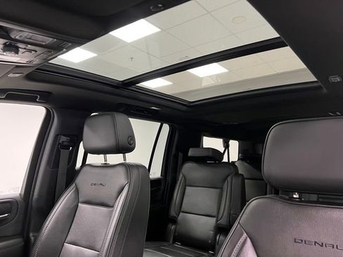 Used 2022 GMC Yukon XL Denali w/ Advanced Technology Package AWD/4WD image 42