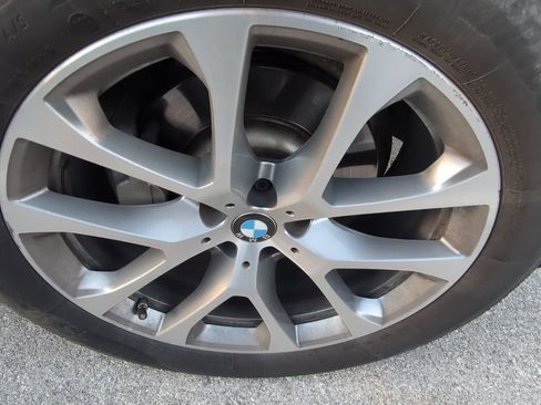 Used 2022 BMW X6 xDrive40i w/ Premium Package image 3