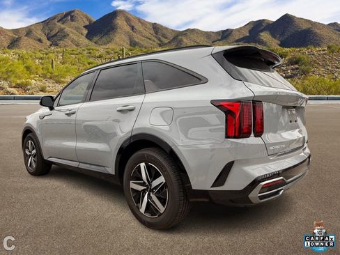 Used 2023 Kia Sorento EX w/ Panoramic Sunroof Package image 3