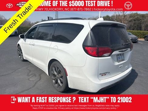 Used 2020 Chrysler Pacifica Touring-L w/ S Appearance Package image 6