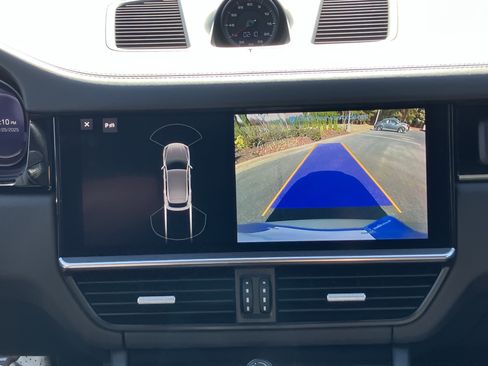 Used 2021 Porsche Cayenne GTS image 28