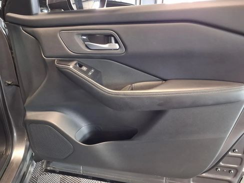 Used 2025 Nissan Rogue SV AWD/4WD image 14