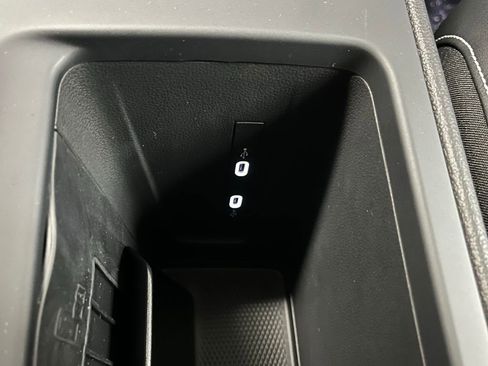 New 2025 Volkswagen Tiguan SE image 14