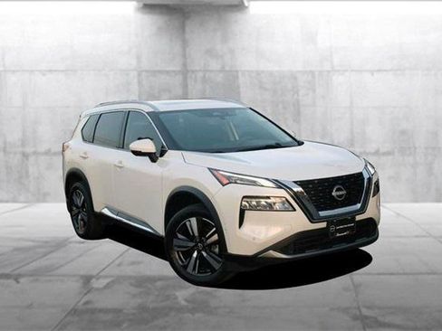 Used 2023 Nissan Rogue SL w/ SL Premium Package image 2