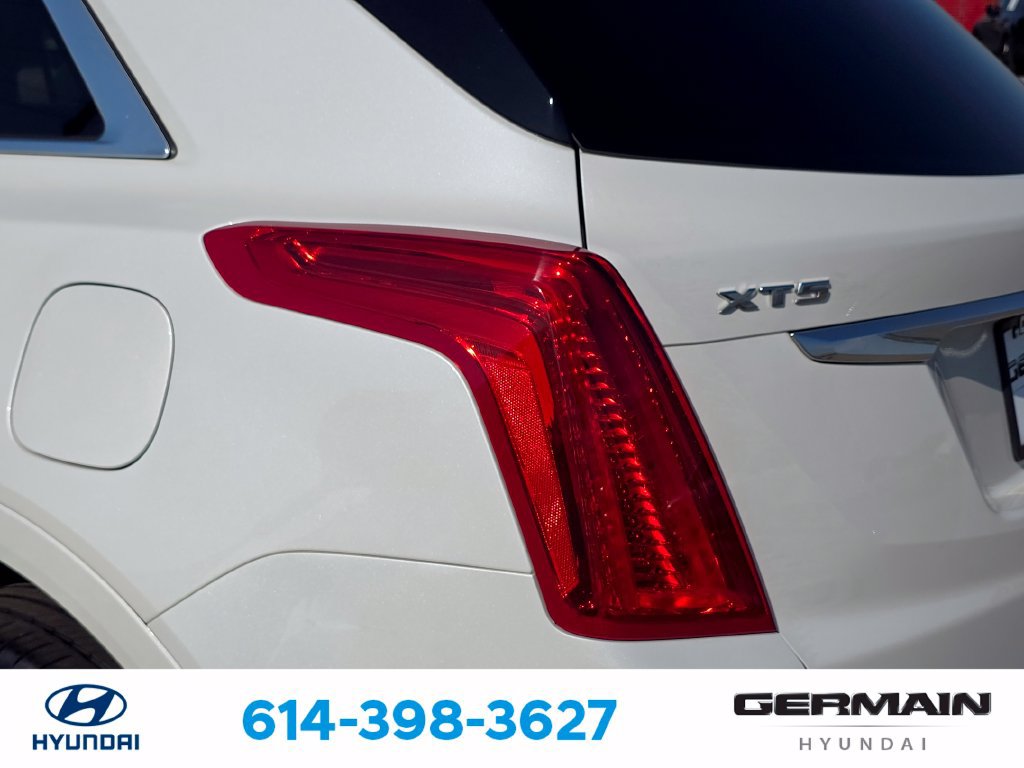Used 2017 Cadillac XT5 Luxury w/ Driver Awareness Package FWD image 16