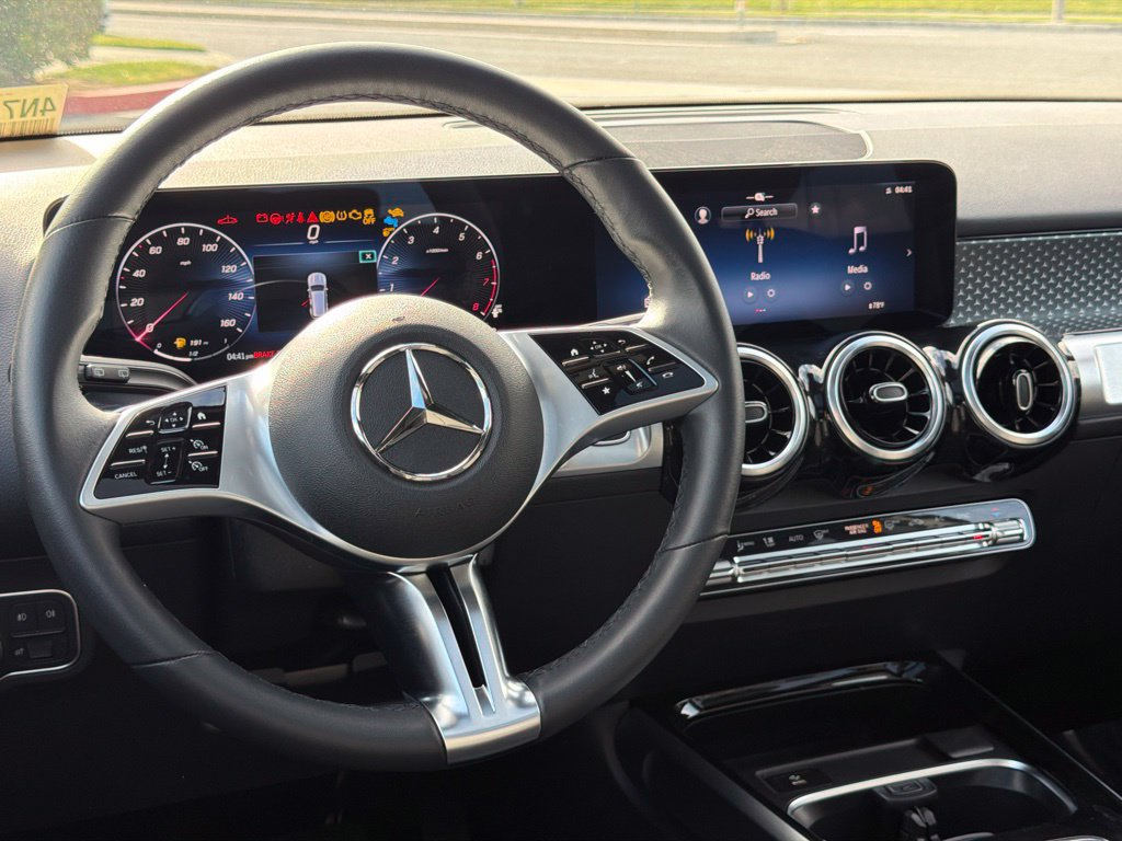 Used 2026 Mercedes-Benz GLB 250 image 33