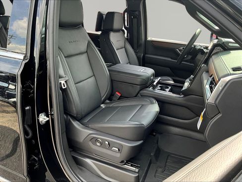 New 2026 GMC Yukon XL Denali w/ Denali Reserve Package AWD/4WD image 10