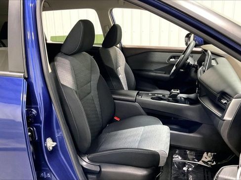 Used 2023 Nissan Rogue SV image 7