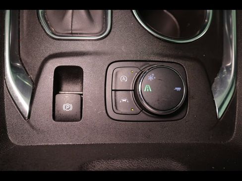 Used 2023 Chevrolet Traverse LT image 13