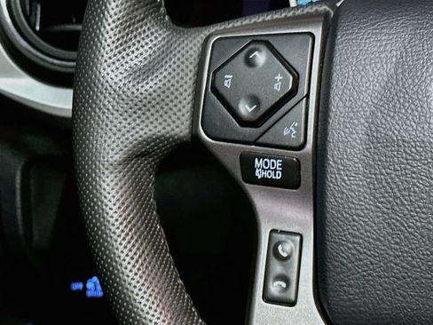 Certified 2020 Toyota Tacoma SR5 AWD/4WD image 28