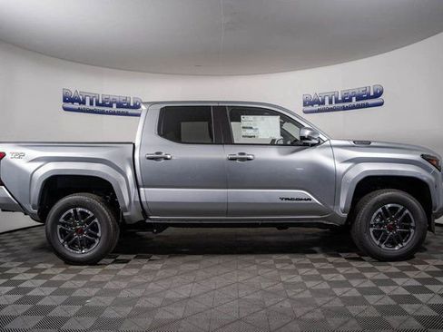 New 2025 Toyota Tacoma TRD Sport w/ TRD Sport Upgrade Package image 12