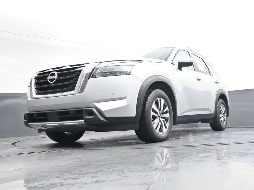 Certified 2025 Nissan Pathfinder SL FWD image 44