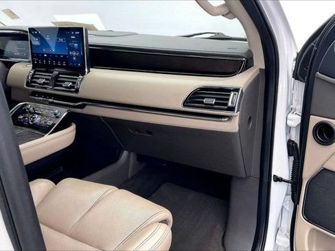 Used 2022 Lincoln Navigator Reserve AWD/4WD image 14