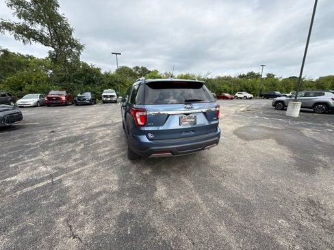 Used 2019 Ford Explorer XLT w/ Equipment Group 202A AWD/4WD image 18