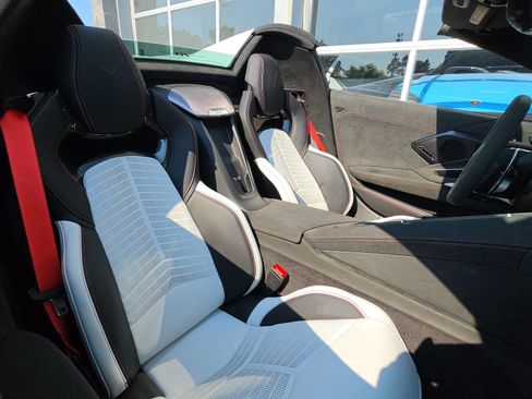 Used 2023 Chevrolet Corvette Stingray Premium Conv w/ Z51 Performance Package RWD image 2
