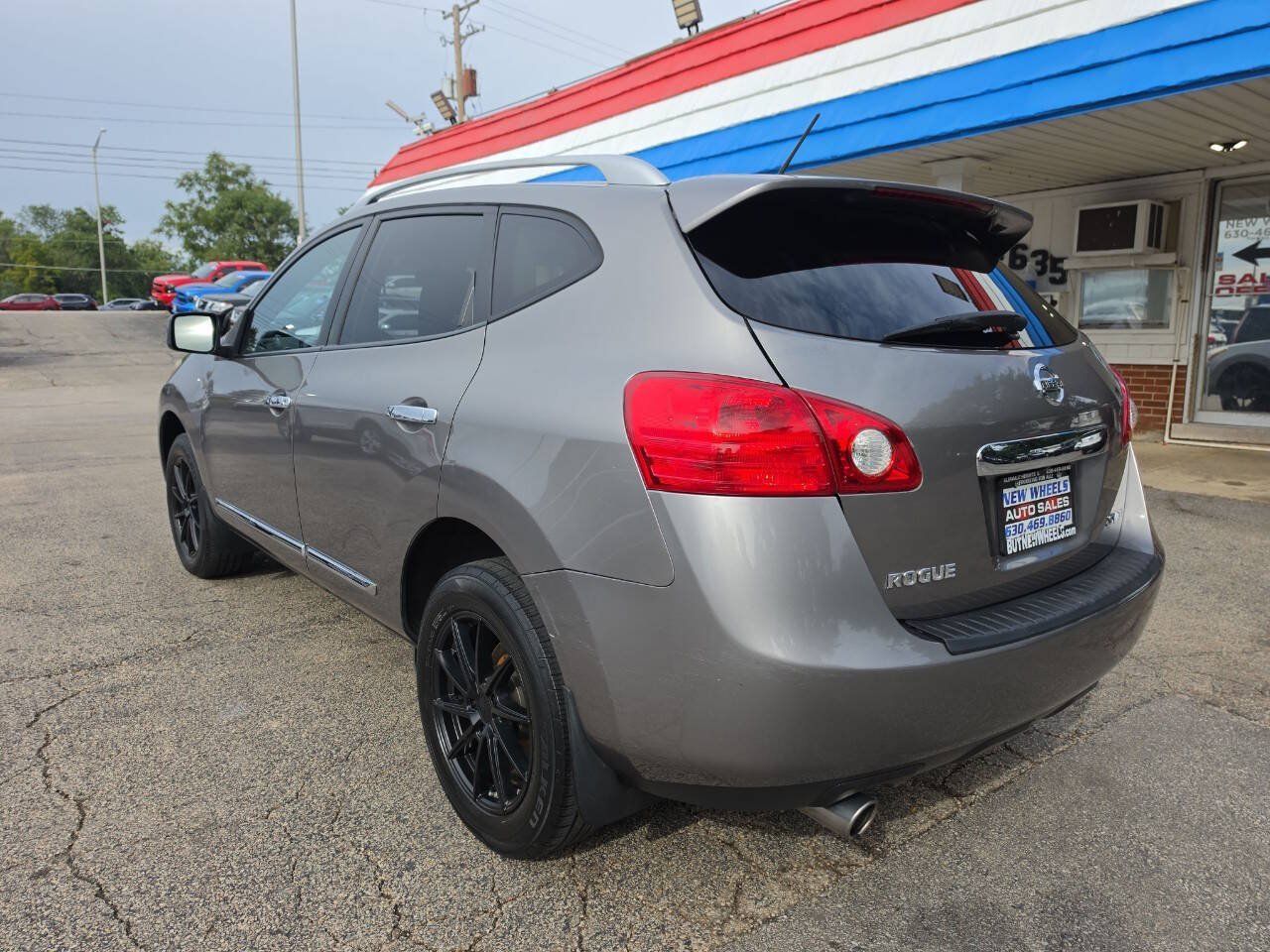 Used 2013 Nissan Rogue SV w/ Premium Pkg AWD/4WD image 4