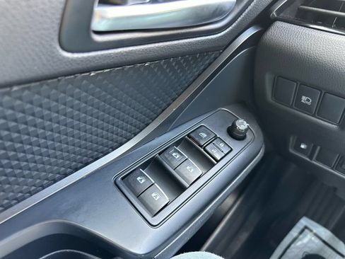 Used 2018 Toyota C-HR XLE FWD image 24
