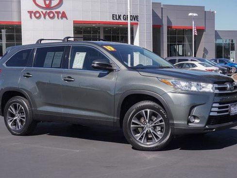 Certified 2019 Toyota Highlander Plus FWD image 6