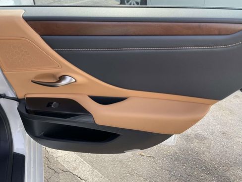 Used 2024 Lexus ES 350 w/ Premium Package image 43