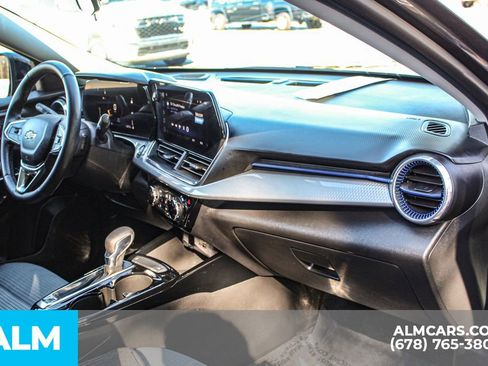 Used 2025 Chevrolet Trax LT w/ LT Convenience Package image 24