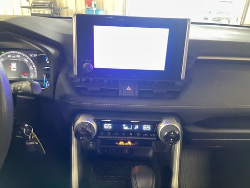 Certified 2024 Toyota RAV4 LE AWD/4WD image 18