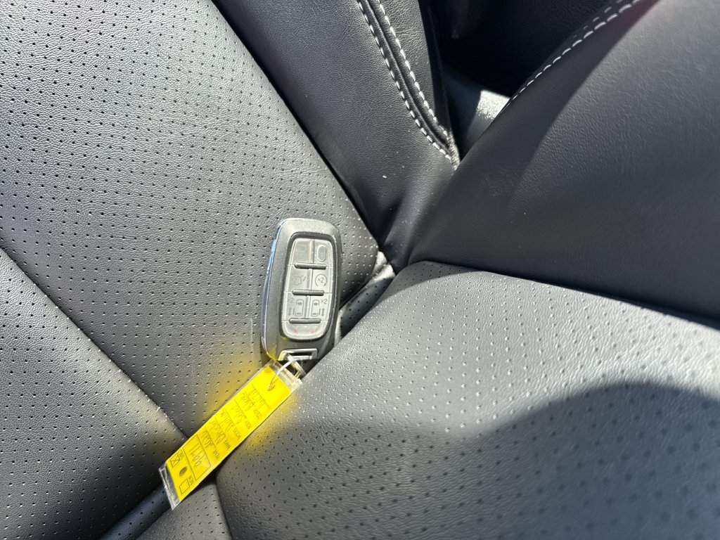 Used 2026 Chrysler Pacifica Select FWD image 32