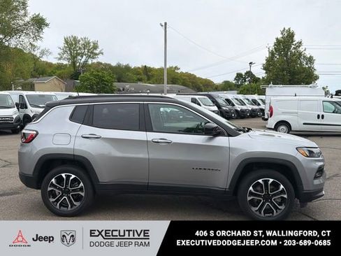 Used 2023 Jeep Compass Limited w/ Sun and Sound Group AWD/4WD image 4