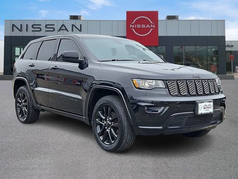 Used 2020 Jeep Grand Cherokee Altitude image 1