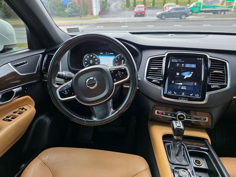 Used 2017 Volvo XC90 T6 Momentum w/ Vision Package image 21
