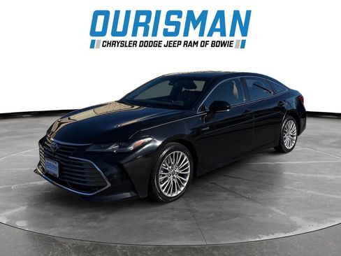 Used 2020 Toyota Avalon Limited image 2