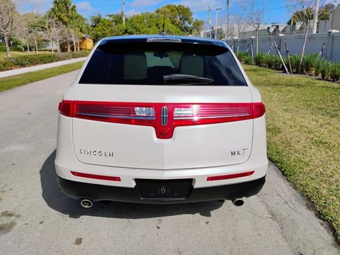 Used 2014 Lincoln MKT FWD image 4
