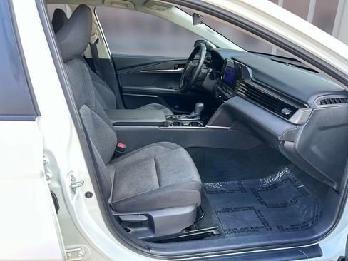 Used 2025 Toyota Camry LE FWD image 19