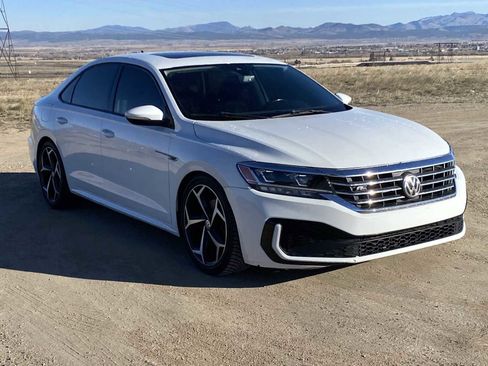 Used 2020 Volkswagen Passat 2.0T R-Line image 11