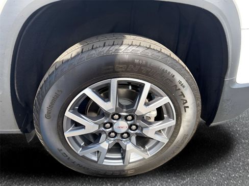 Certified 2023 GMC Acadia SLT FWD image 10