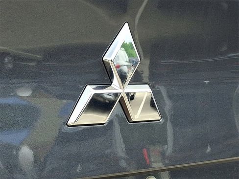 New 2025 Mitsubishi Outlander SE image 14