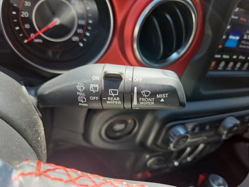 Used 2021 Jeep Wrangler Rubicon w/ Cold Weather Group AWD/4WD image 33