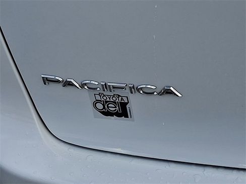 Used 2024 Chrysler Pacifica Touring-L image 29