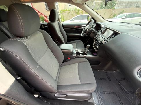 Used 2019 Nissan Pathfinder S AWD/4WD image 25