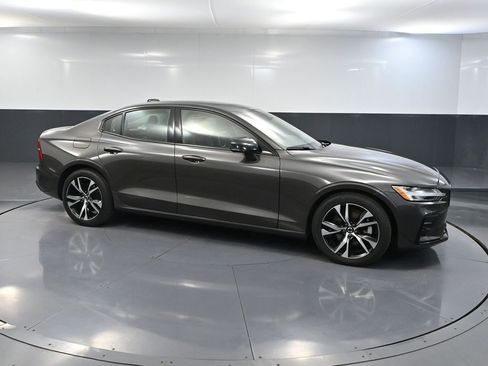 Used 2024 Volvo S60 B5 Core FWD image 3