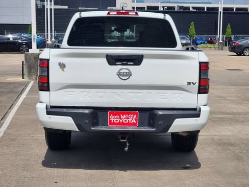 Used 2022 Nissan Frontier SV w/ Technology Package RWD image 6