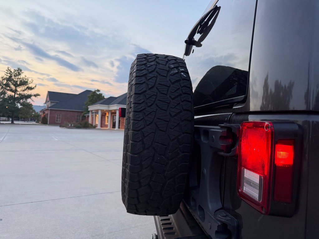 Used 2017 Jeep Wrangler Unlimited Rubicon AWD/4WD image 13