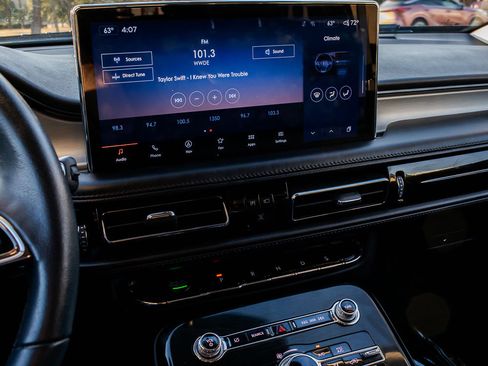 Used 2023 Lincoln Nautilus AWD w/ Premium Package image 17