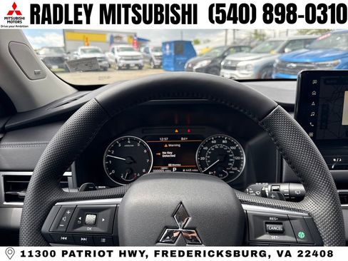 New 2026 Mitsubishi Outlander SE image 6