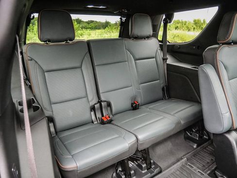 Used 2025 GMC Yukon AT4 w/ AT4 Premium Package AWD/4WD image 30