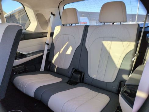 Certified 2024 BMW X7 xDrive40i w/ Executive Package image 32
