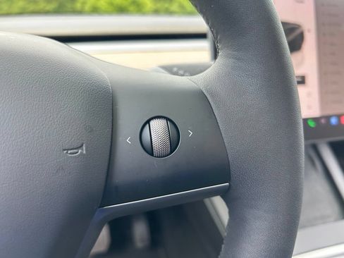 Used 2024 Tesla Model Y 2WD image 26