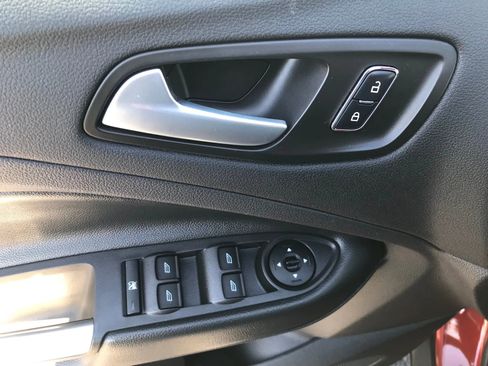 Used 2016 Ford Escape SE w/ Equipment Group 201A image 10